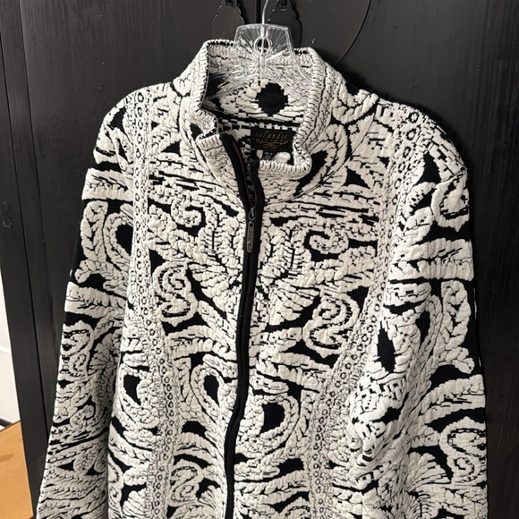 Black and White Patterned Jacket - Picture 2 of 3